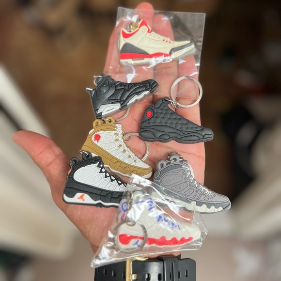 “CacTuS JacK” AJ6 TRAVIS SCOTT KEY CHAINS … - Picture 3 of 9